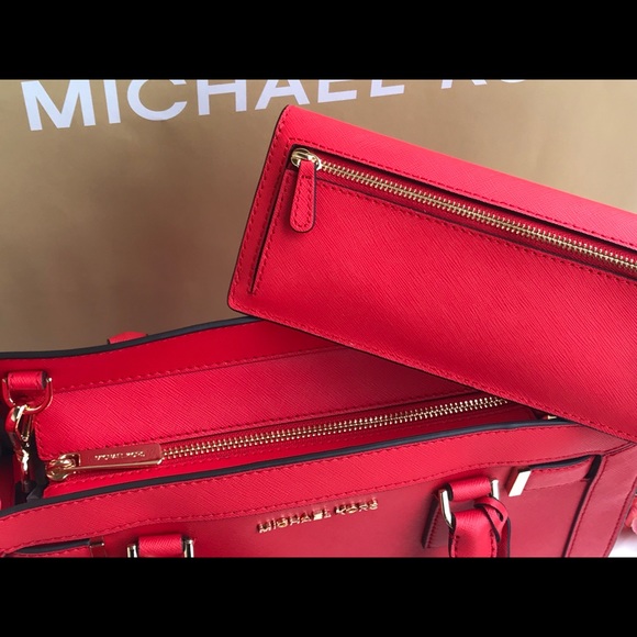 🌷MICHAEL KORS Medium Dark Sangria Satchel - Picture 6 of 7